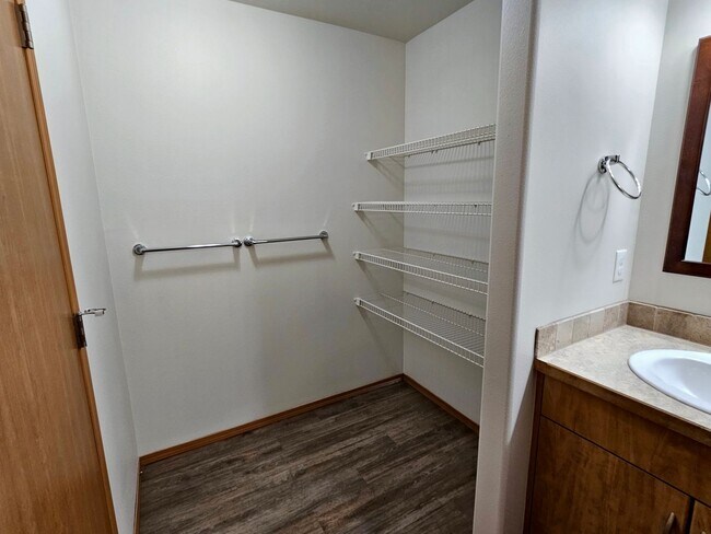 Building Photo - Open, One-Level Living- 4 Bedroom, 2.5 Bath Richland Home with Spacious Backyard