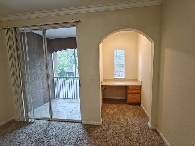 Building Photo - Beautiful 3 Bedroom, 2 Bathroom Townhome with Garage – Pet Friendly!