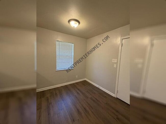 Building Photo - 7720 Bradley Dr