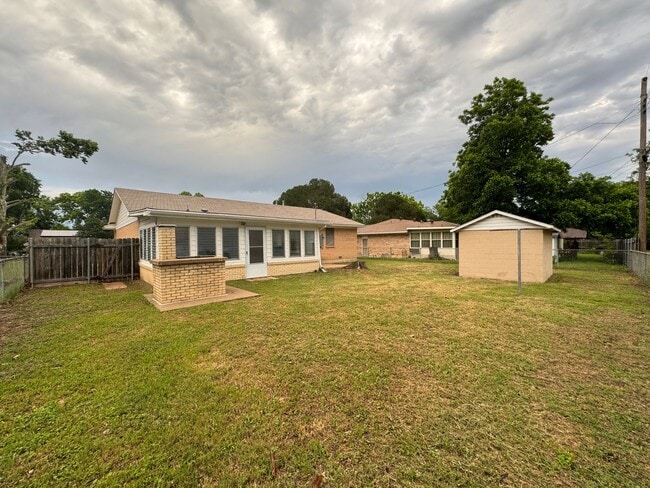 Building Photo - 360 Virtual Tour Available