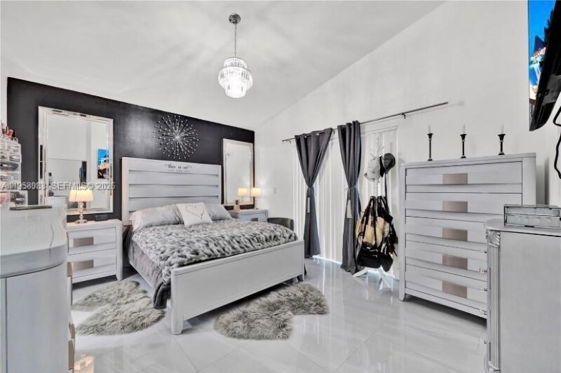 Building Photo - 13721 SW 19th Ave