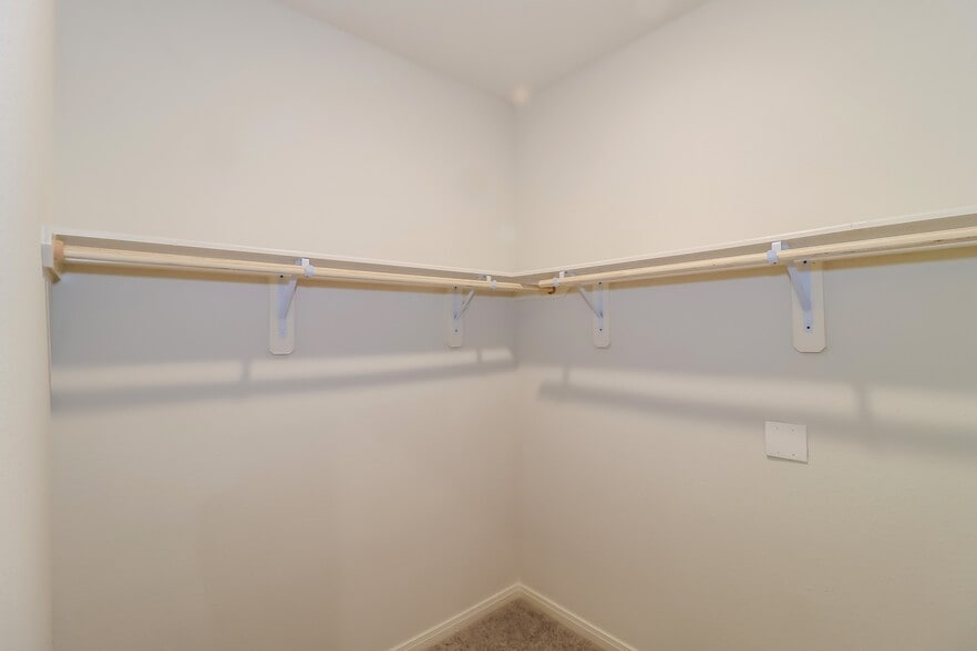 Building Photo - 112 Rustic Trce