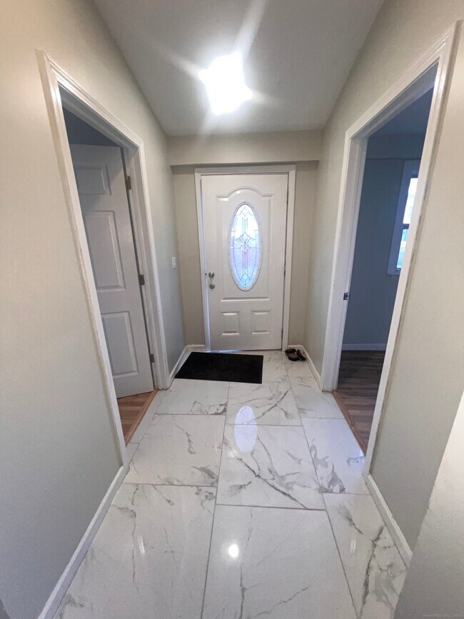 Building Photo - 121 Pond Lily Ave