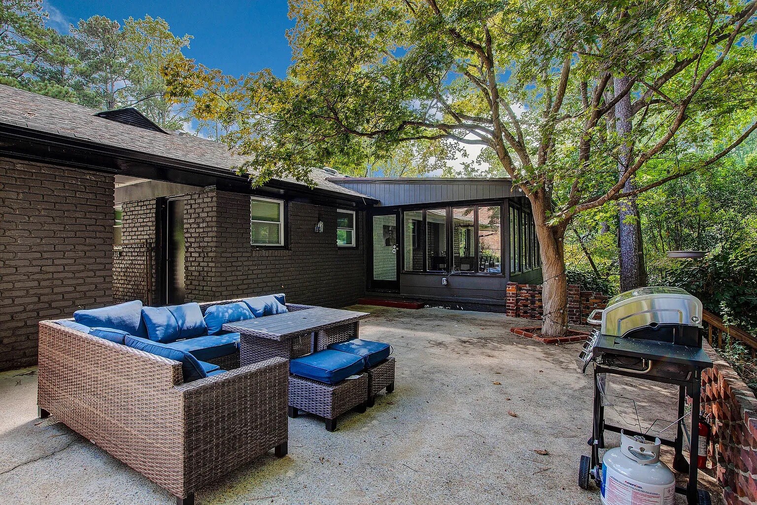Building Photo - Room in House on Cooper Lake Rd SE