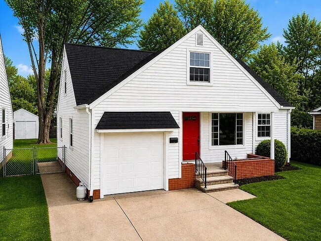 Building Photo - Spacious 4-Bedroom Home in Prime Parma Heights Location.