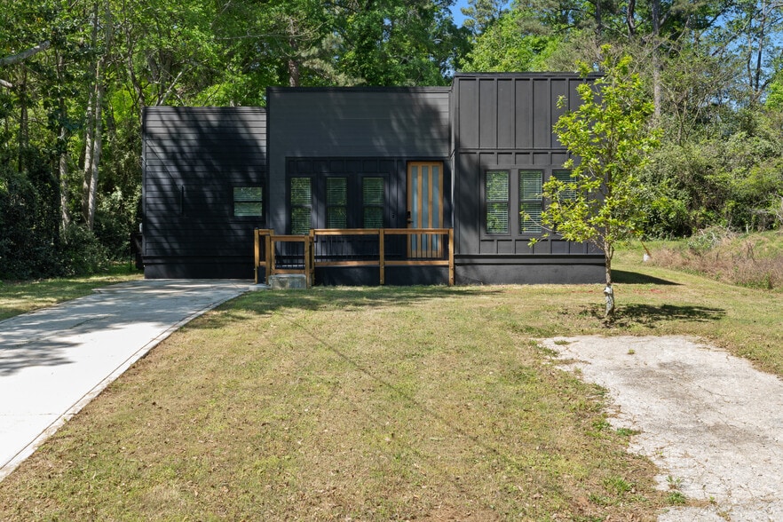 Building Photo - 101 Howell Dr SW