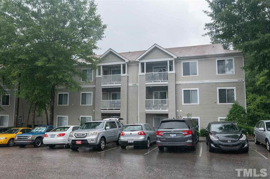 Primary Photo - Room in Condo on Collegiate Cir