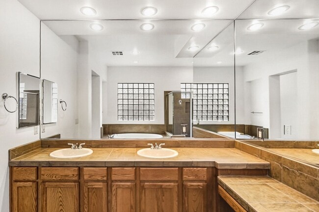 Building Photo - Anthem Country Club Beauty w/ Casita