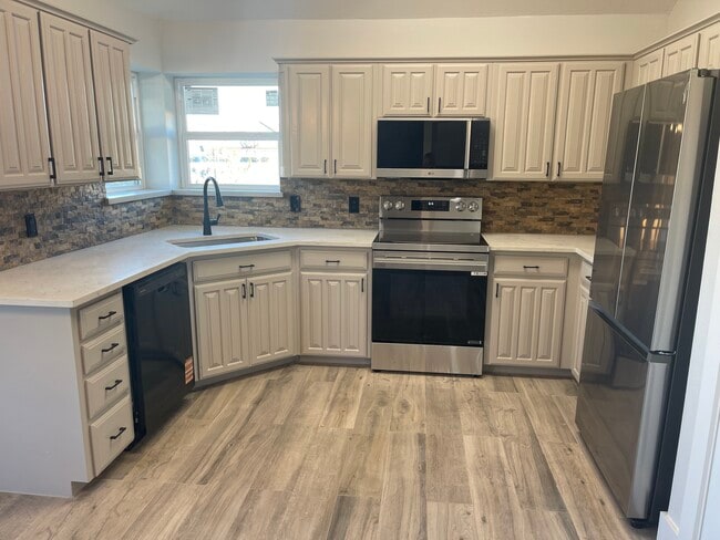 Building Photo - 338 Richy Rd