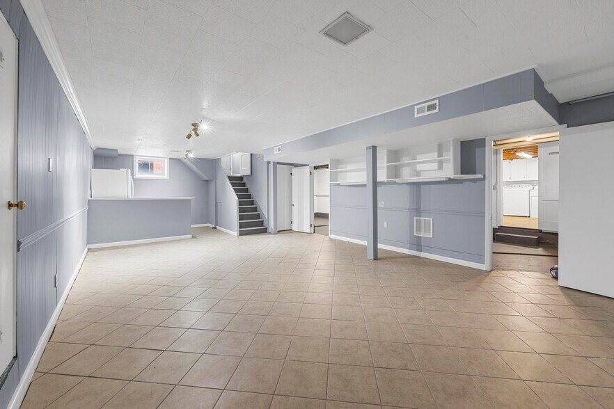 Building Photo - 970 MacArthur St