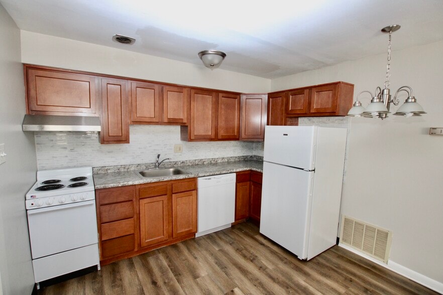 Laurel Gardens Kitchen - LAUREL GARDENS