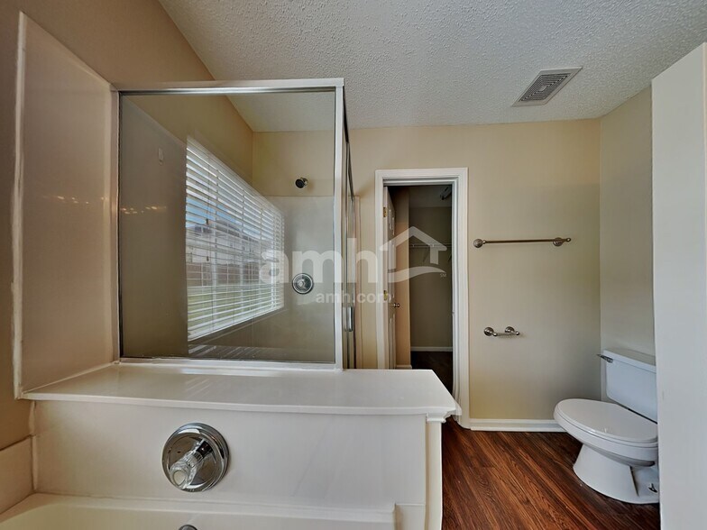 Building Photo - 3635 Chepstow Ct