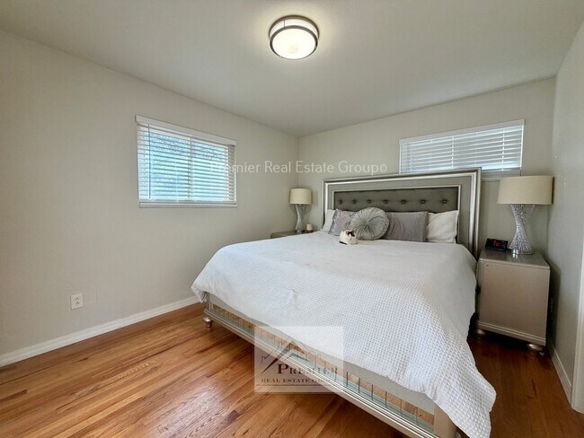 Building Photo - 1122 Pike Dr