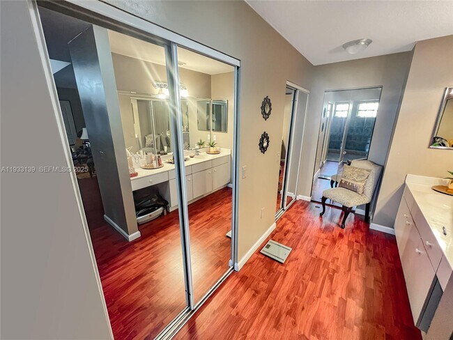 Building Photo - 10110 SW 166th Ct