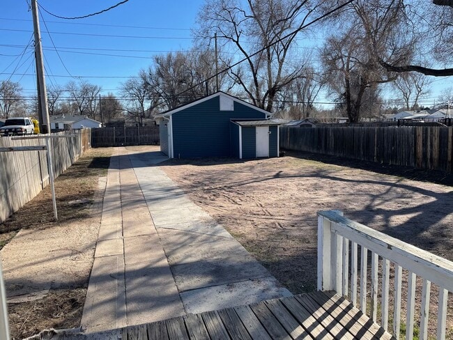 Building Photo - Adorable 2 Bedroom, 1 Bathroom Home with Huge Fully fenced Yard and detached garage, Move-In Ready!