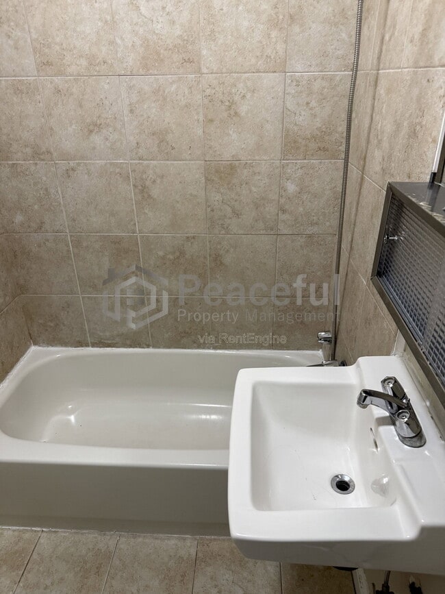 Building Photo - 417 Wall St