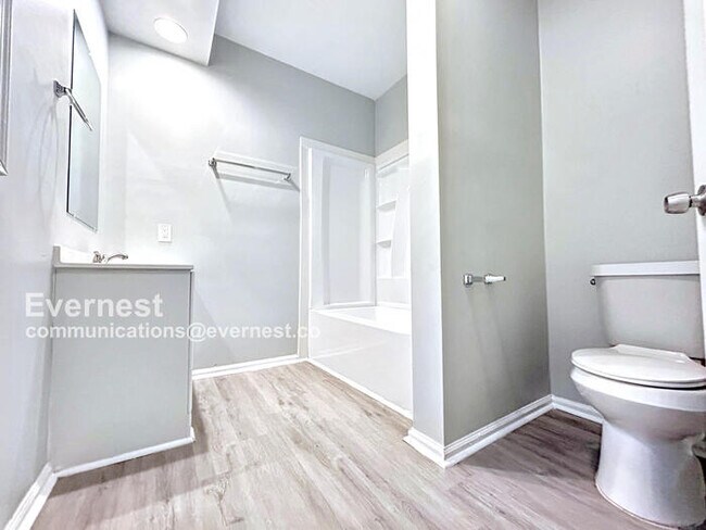 Building Photo - Spacious 3-Bedroom Home with Modern Amenities / Pet-Friendly / Available Now!