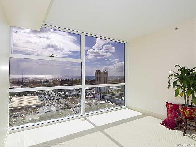 LIVING ROOM - OCEAN SIDE 2 - 909 Kapiolani Blvd