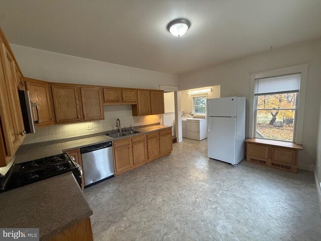 Building Photo - 1740 Arnold Ave