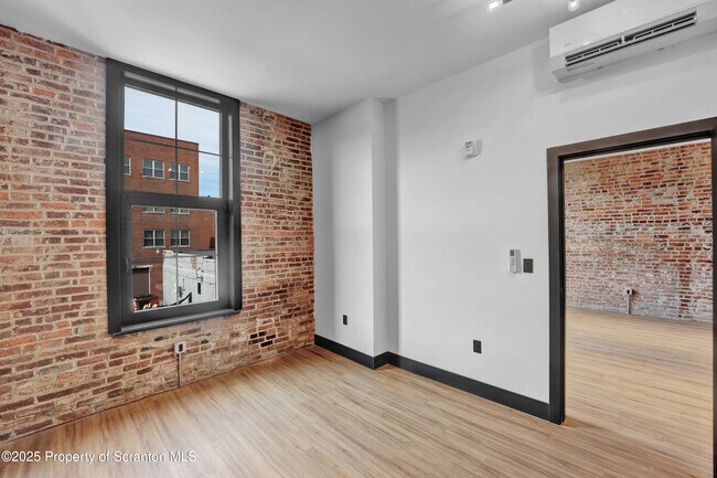 Building Photo - 117.5 Penn Ave