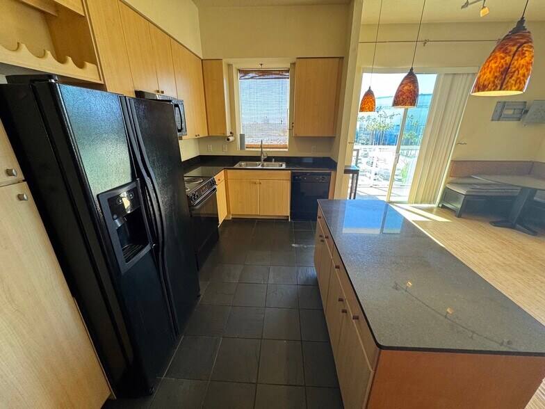 Building Photo - 488 E Ocean Blvd