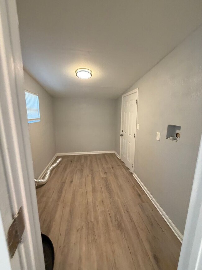 Building Photo - Welcome to St. Petersburg!!!