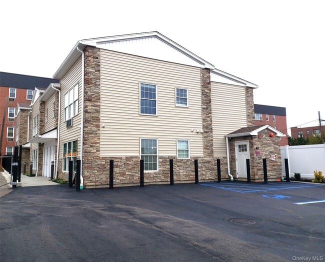 Building Photo - 71 N Main St