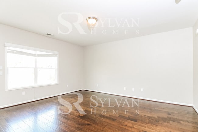 Building Photo - Prepare to fall in love with this 4 bedroom, 2.5 bathroom home