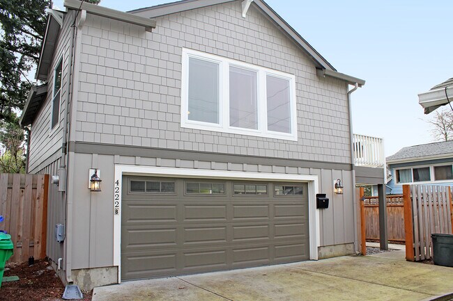 Primary Photo - 3901 SE 49th Ave