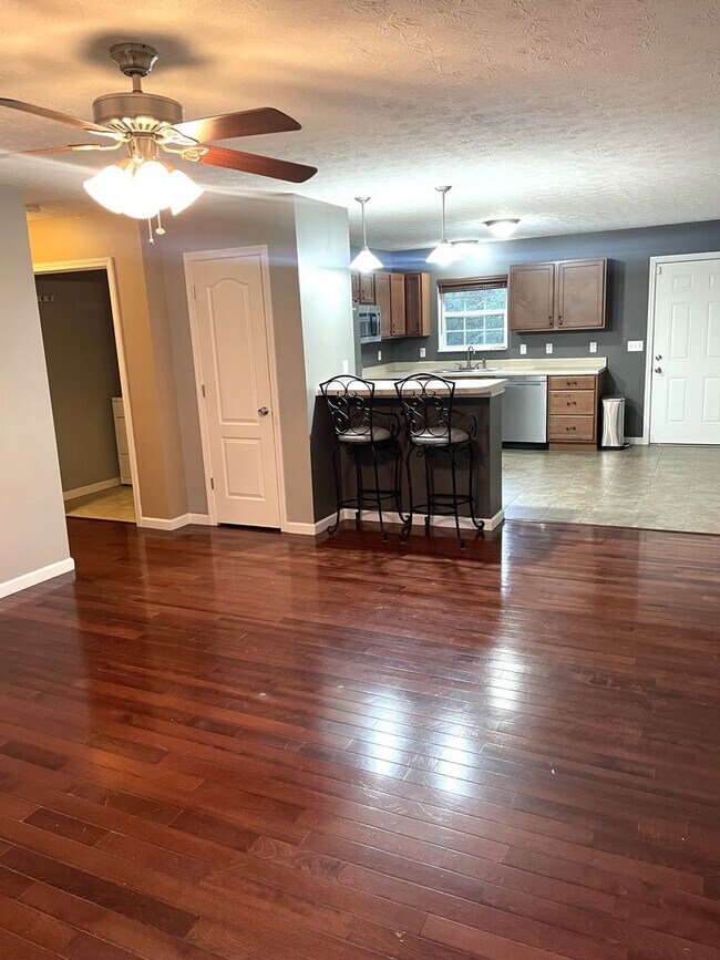 Building Photo - 2138 Bernhurst Dr