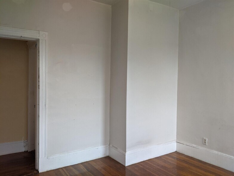 Building Photo - 104 Conwell Ave