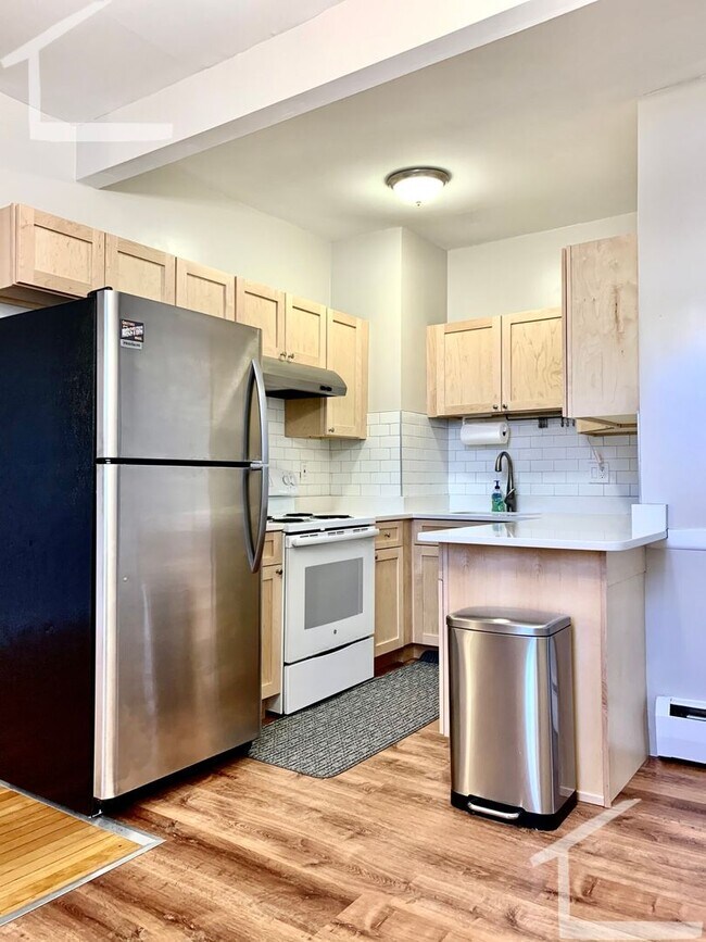 Building Photo - 9/1 No Fee! Renovated 2BR in Washington Sq w/balcony, new kitchen!