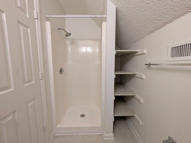 Building Photo - 1107 Quail Ct W