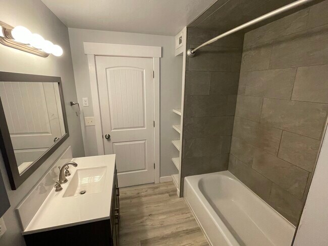 Building Photo - Orem Triplex