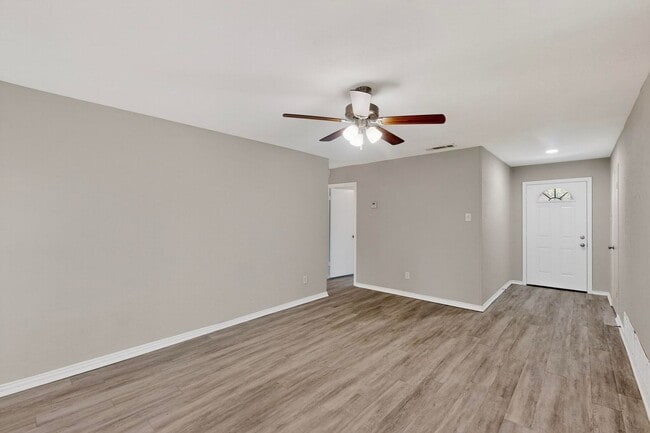 Building Photo - Cozy Living Near Rockwall Lake