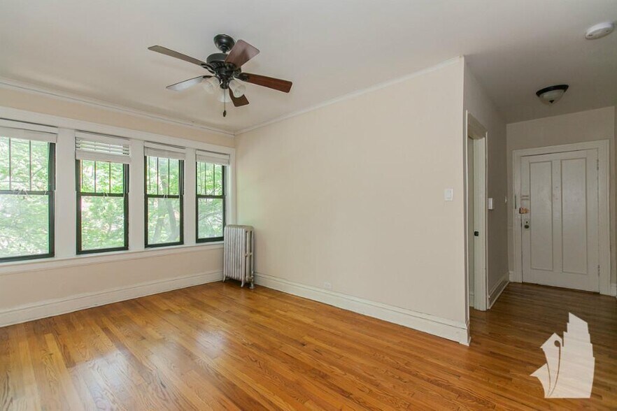 Primary Photo - 2177 W Giddings St