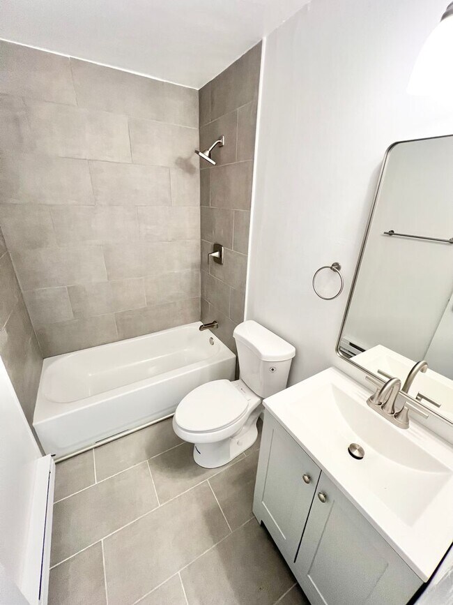 Building Photo - Meridian Apartments Your Gateway to Everything in Hampton Roads