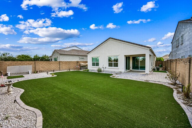 Building Photo - 2320 E Saguaro Park Ln