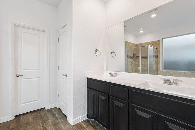 Building Photo - 1008 Nicole Way