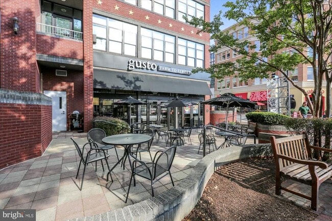 Building Photo - 4915 Hampden Ln