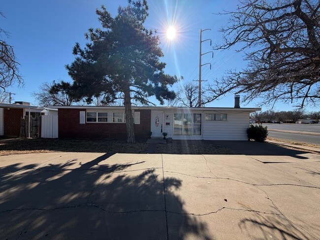 Building Photo - 2837 65th St