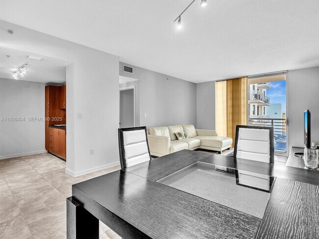 Building Photo - 18800 NE 29th Ave