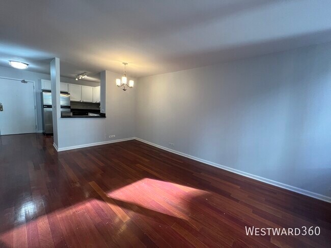 Building Photo - 222 E Pearson St