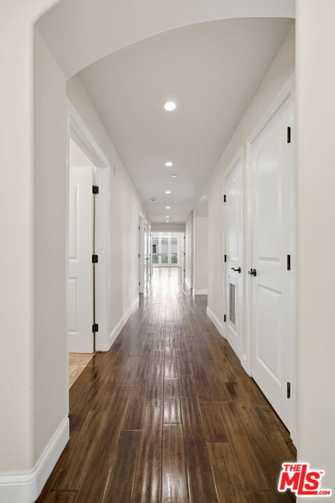 Building Photo - 320 S Swall Dr