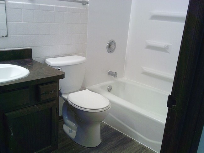 Building Photo - 2 Bedroom, 1.5 Bath Townhome