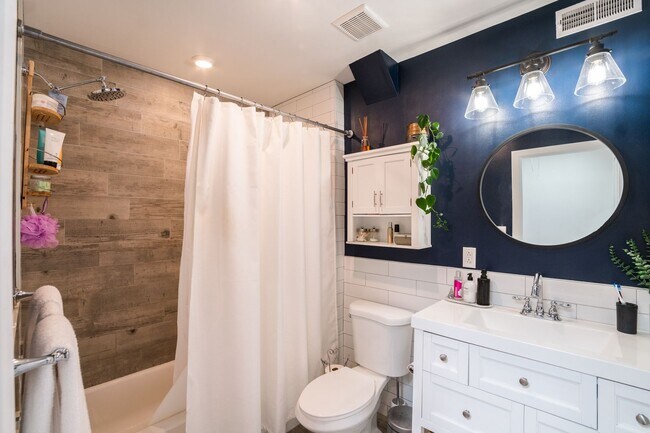 Building Photo - Two Bedroom Point Breeze Home