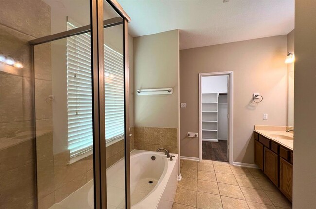 Building Photo - 15919 Angler Bend Dr