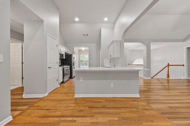 Building Photo - Spacious 3BR/3BA + 2 Bonus Rooms | $2,500/...