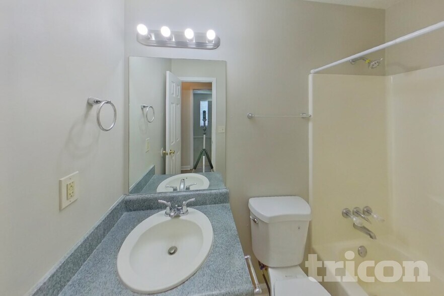 Building Photo - 1475 Watercrest Cir