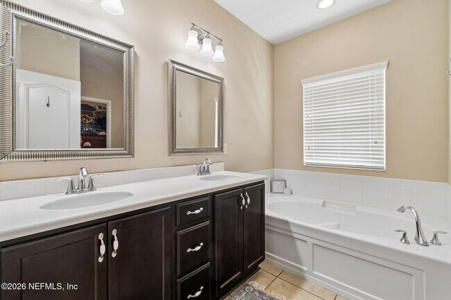 Building Photo - 206 Mission Cove Cir